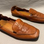 Tory Burch  square-toe tan color loafers embossed logo size 8.5 Photo 3