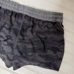 Vuori  Camo Shorts Sz Small Drawstrng Photo 6