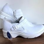 Nurse Mates Align Arya Sz 9 White Clogs Monk Strap White Non-Slip Shoes Leather Photo 0