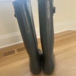 Hunter  Women's Original Tall Gloss Rain Boots in black. Size 10 Photo 2