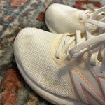 New Balance Women's 520 V7 Running Shoe Photo 2
