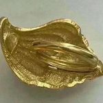 KJL Kenneth Jay Lane Avon Gold Tone Rhinestone Seashell Scarf C:lip / Extender Photo 6