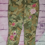 Sundance  GREEN CAMO PRINTED CROP JOGGER ZIP ANKLE PANTS FLORAL EMBROIDERED 2P Photo 0