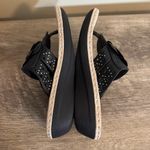 Cliffs by White Mountain Black Faux Leather Thong Sandals Women’s Sz 7.5 Flower Photo 8