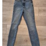 Universal Threads Universal Thread Size 6 / 28R Women's High Rise Skinny Medium Wash Blue Jeans Photo 0