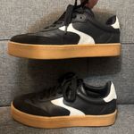 Wild Fable Black and White women’s Sneakers Photo 2