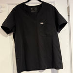 FIGS Catarina One Pocket Scrub Top Black Women's Size Large Technical Collection Photo 0