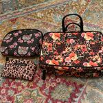 Tahari Beautiful never used 3 piece  set Photo 0