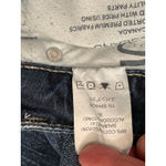 Silver Women's Santorini Capri Distressed Jeans in Medium Wash. Size 26 Blue Photo 5