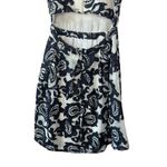 SUNCOO Paris Black & White Sleeveless V Photo 6