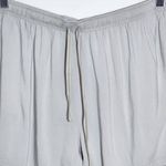 Uniqlo  Gray Pull-on Shorts Size XL Light Gray Pull-on Drawstring Shorts Photo 2
