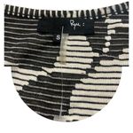 Ryu  tank top black & cream with lace accent Small Photo 3