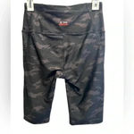 NWOT TAPOUT BLACK GRAY CAMOUFLAGE BIKER SHORT LEGGINGS Size M Photo 1