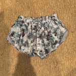 Lululemon  Hotty Hot Low-Rise 2.5" Shorts Photo 2