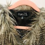 Boutique style Faux fur vest sz Medium Photo 4