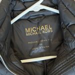 Michael Kors  thin puffer jacket great condition practically new Photo 2