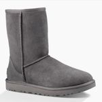 UGG Grey short classic  boots Photo 0