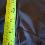 “Mi Ami" V Photo 11