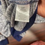 Absolutely Famous , lace elephant 3/4 sleeve, pit to put measures 22, length is 25 Photo 2