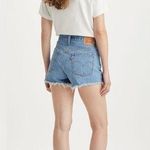 Levi's NWT Levi’s Women’s 501 Original Fit High Rise Jean Short 2.5” in Med Wash 28 Photo 1