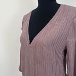 Chaser New Thermal Vented V-Neck Muted Lilac Cut Out Long Sleeve Top Medium Photo 1