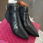 Tory Burch  Ankle boot whit logo T hardware logo size 9 color black .worn once Photo 5