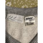 Upper Level Light Gray V Photo 5