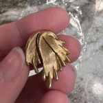 Trifari Vintage  gold tone clip on earrings Photo 5