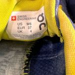 On cloud On Running Cloudflyer Running Shoes neon navy blue cushion low size 6 Yellow Photo 9