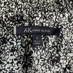 Anne Klein Womens Size 6 Sleeveless Blouse Ruffle Neck Line Black & White Photo 2