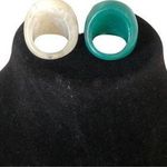 2 NIP Trendy Acrylic Fashion Big Rings In Ivory And Green Size 7 Photo 8