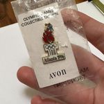 Avon 1996 Olympics Tack Pin Atlanta Georgia Sports Souvenir Pinback Photo 1