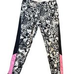 Lilly Pulitzer LILY PULITZER Luxletic 26" Weekender Legging in Multi Bermudaful in Size Large Photo 0