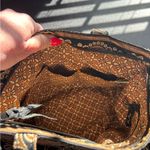 Vera Bradley bag, EUC no rips or tears, two outer pockets on front Photo 10