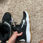 black nike volleyball shoes Size 8.5 Photo 2