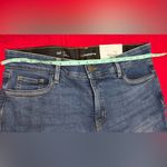 Liz Claiborne  Sara  Women’s Mid Rise Short Size 16P NEW Color Blue Solid Photo 8