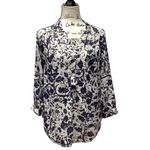Honey Punch vneck blouse. Navy print. Size Small Photo 8