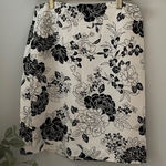 Loft  Pencil Skirt. Floral Black and Cream. Size 8 Linen/Rayon Blend‎ Photo 0