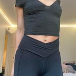Black v neck short sleeve fitted crop top Photo 3