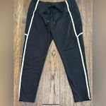 Layer8 Women’s Layer 8 leggings - black with white piping / trim - XL - thigh pockets Photo 10