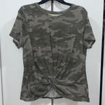 Universal Threads Camouflage twist tee shirt Photo 0