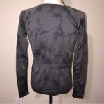 Zella Compression Long Sleeve Top Size M Gray Tie Dye Print Thumb Holes Active Photo 3