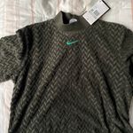 Nike Crop Tshirt Photo 0