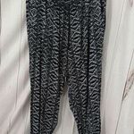 New Look Women’s 3X Black White Patterned Plus Size Pull on Jogger Pants Photo 0