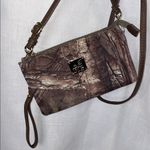 REALTREE GIRL brown camouflage crossbody/wristlet handbag purse removable strap Photo 0
