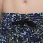 Lululemon REVERSIBLE  Water: Surf Short
Floral Sport White Multi / Black Photo 7