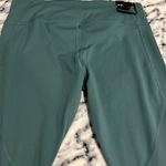 Under Armour Fitted High Rise Ankle Leggings Sz XL. Photo 3