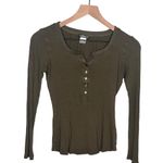 Venus  Ribbed Long Sleeve Top Scoop Neck Buttons Henley T-Shirt Olive Size XS Photo 0