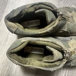 Blondo  Glenda Camo Suede Waterproof Shoes Photo 3