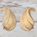 Vintage Clip On Earrings Gold Tone Leaf Photo 0
